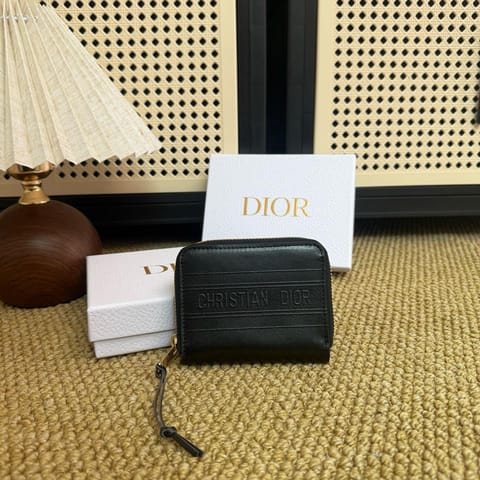 压纹黑色卡包