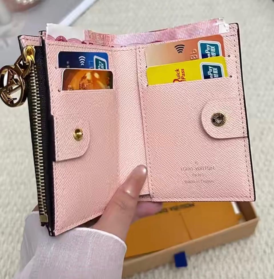 LV 女款短夹钱包 1