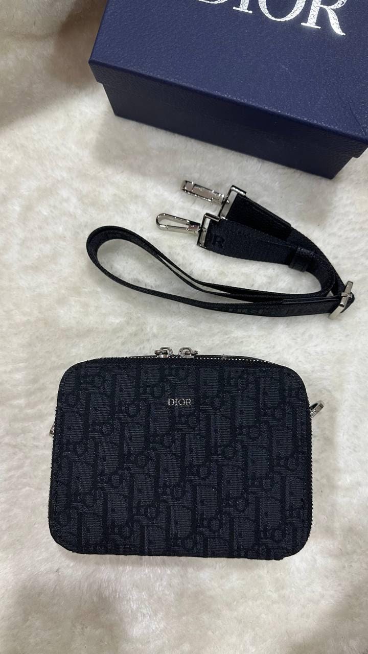 Dior黑色信使包 1