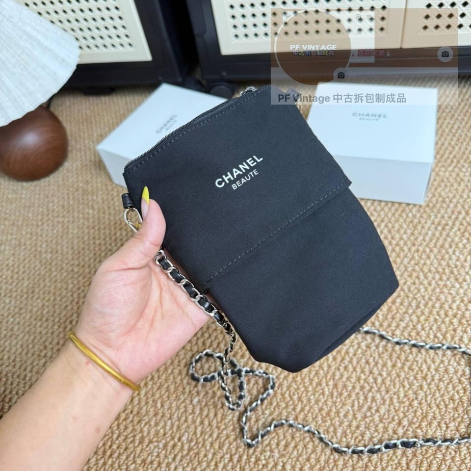 Chanel 直立伸缩化妆包 1